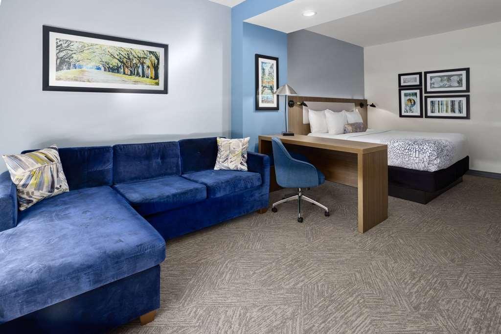 La Quinta Inn & Suites By Wyndham Locust Grove Room photo